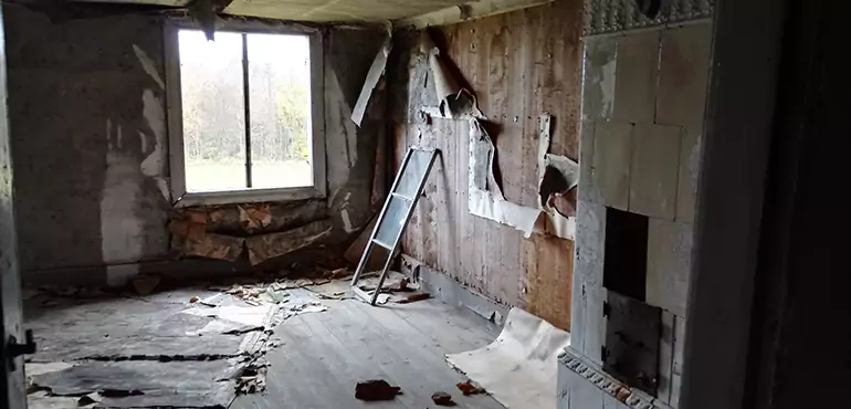 Why Selling a Distressed House Through Traditional Methods Fails in Denver